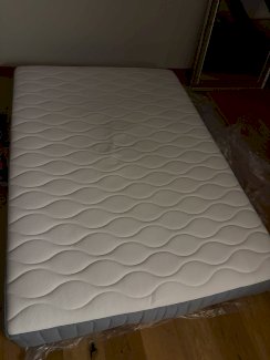 Ein Jährige Matratze 140-200 gross Mittel