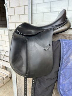 Dressursattel der Marke Equinomic - Gratisinserat.ch