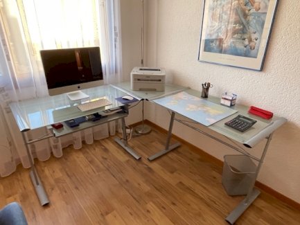 Eckglasschreibtisch / Gratis abzugeben - Gratisinserat.ch