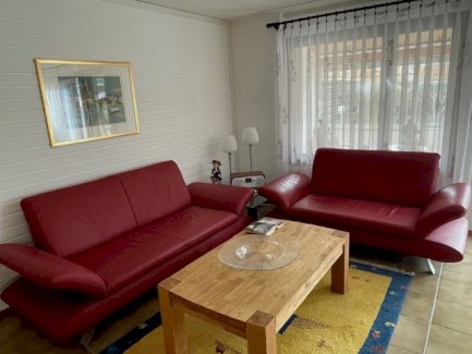 Schöne rote Ledereckpolstergruppe zu verkaufen - Gratisinserat.ch