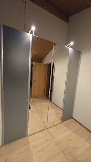 Grau/silberner Spiegelschrank zu verkaufen. CHF 49.- - Gratisinserat.ch
