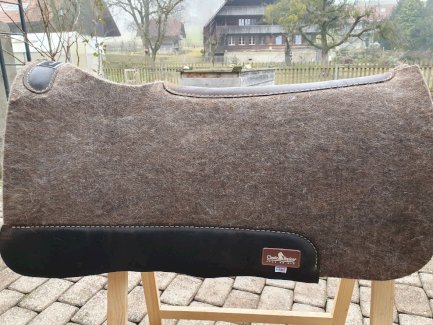 Western Filzpad aus Alpakawolle, Grösse 79 x 81 cm, Dicke 2,5 cm - Gratisinserat.ch