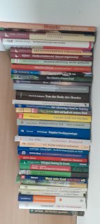 Hundebücher, Antischlingnapf, Leinen und Halsbänder  - Gratisinserat.ch