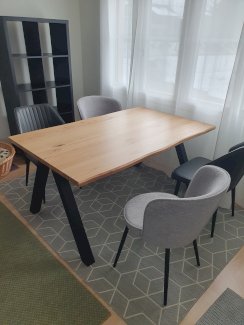 Holztisch inkl 4 Stühle und Verlängerungsplatte *fast neu* - Gratisinserat.ch