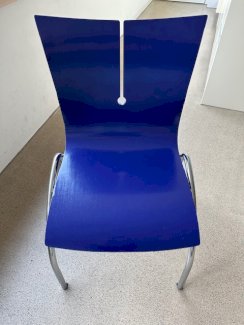 Holz Stühle blau - stapelbar - fast gratis - Gratisinserat.ch