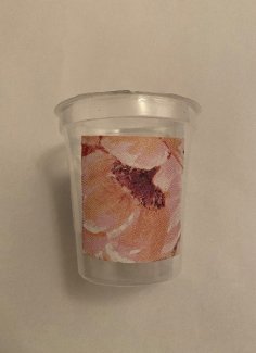 Deko Becher mit Stoffrosendeko - Gratisinserat.ch