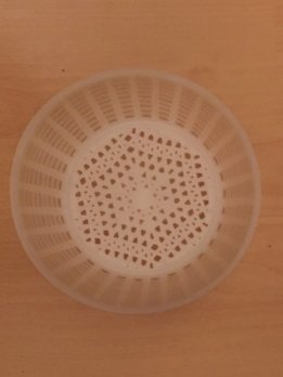 Milchfarbiger Korb