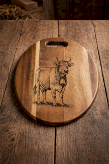 Rundes Schneidebrett aus Nussbaum und Ahorn mit Kuh-Gravur – Ø 17–20 cm / Länge 30 cm - Gratisinserat.ch
