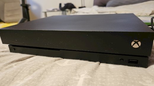 XBox One X/1TB/4K Bluray