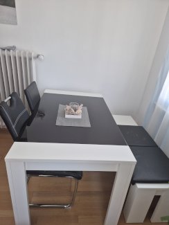 Tisch-Set mit 2 Stühlen+Bank - Gratisinserat.ch
