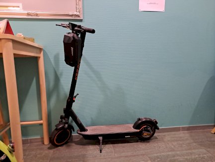 Yadea E-Scooter KS5 pro 20km/h Garantie bis 03/2027 wie neu - Gratisinserat.ch