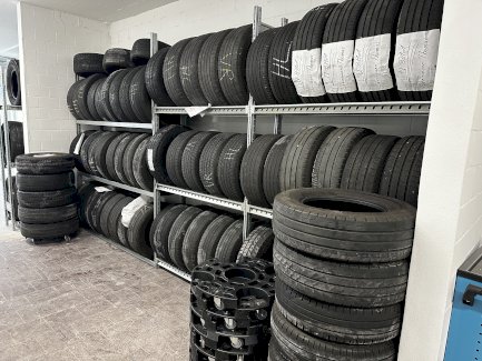 2 Stk 265/40R21 Pirelli P Zero  mit 4,5 mm Profil  - Gratisinserat.ch