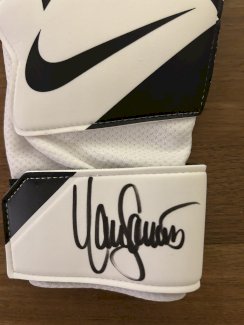 Yann Sommer – Original signierter Torwarthandschuh - Gratisinserat.ch