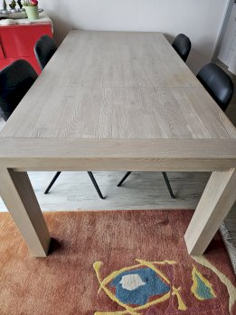 Wohnzimmer Esstisch aus Echtholz