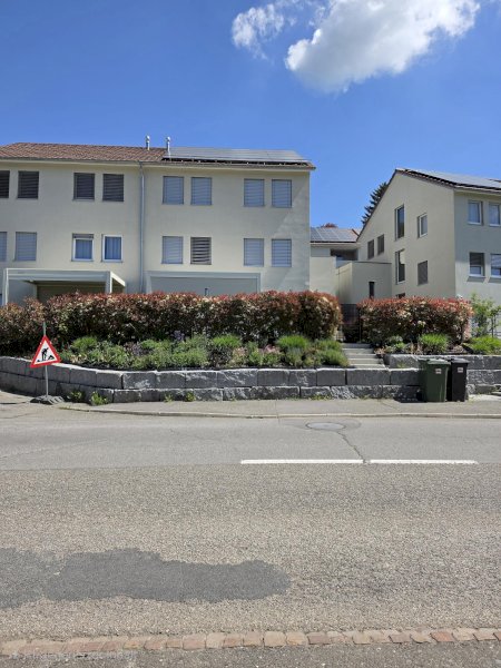 Modernes 6.5-Zimmer-Doppeleinfamilienhaus in idyllischer Lage in Zeihen