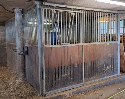 Komplette Pferdebox inkl. weitere Elemente