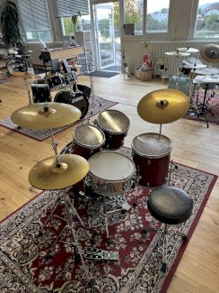 Schlagzeug Sonor Force 2001-Red Wood Grain mieten - Gratisinserat.ch
