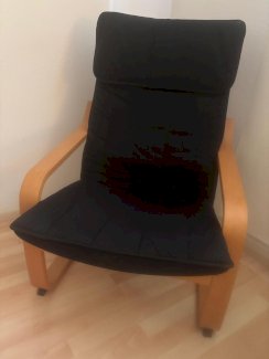 Zu verschenken: IKEA POÄNG Sessel (Holzgestell mit schwarzem Polster) - Gratisinserat.ch
