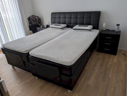 Boxspringbett mit Motoren und passende Nachttische  - Gratisinserat.ch