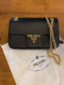 Original Prada Pattina Saffiano Tasche Schwarz - neuwertig - Gratisinserat.ch