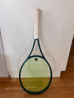 Wilson Blade V9 / 300g / Griffstärke 3