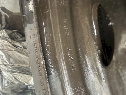 4 Winterräder 215/60 R16 auf Peugeot-Stahlfelgen – DOT 2024 - Gratisinserat.ch