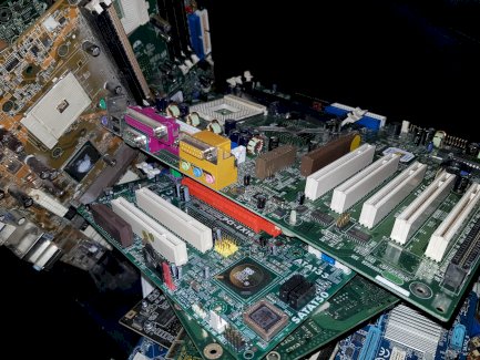 Suche defekte Computer und PC - Teile, Laptop`s, Handys!!