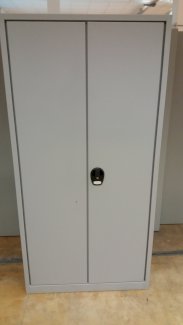 Lista Materialschrank 90x65x183cm Industriemodell - Gratisinserat.ch